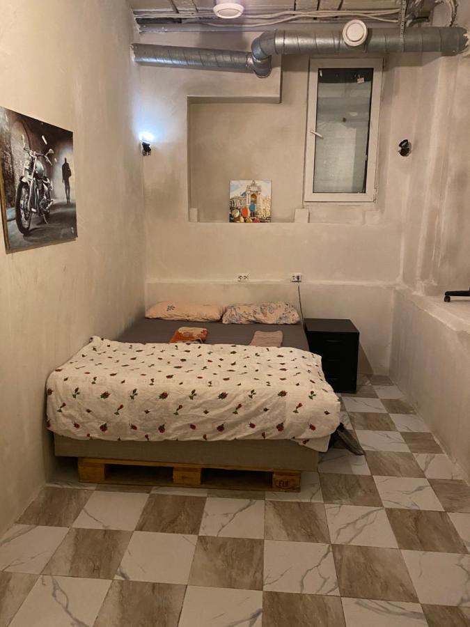 Black Wood Hostel Киев Екстериор снимка