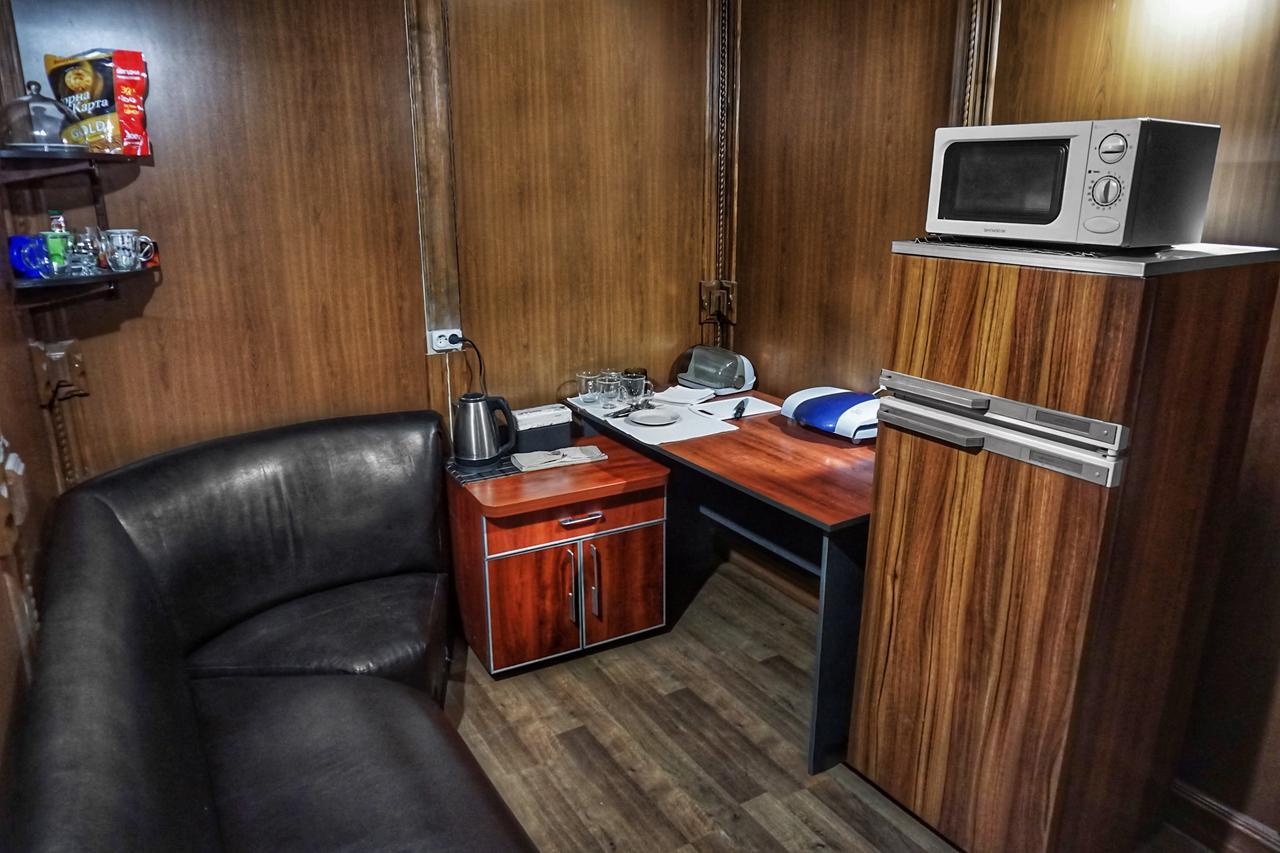 Black Wood Hostel Киев Екстериор снимка