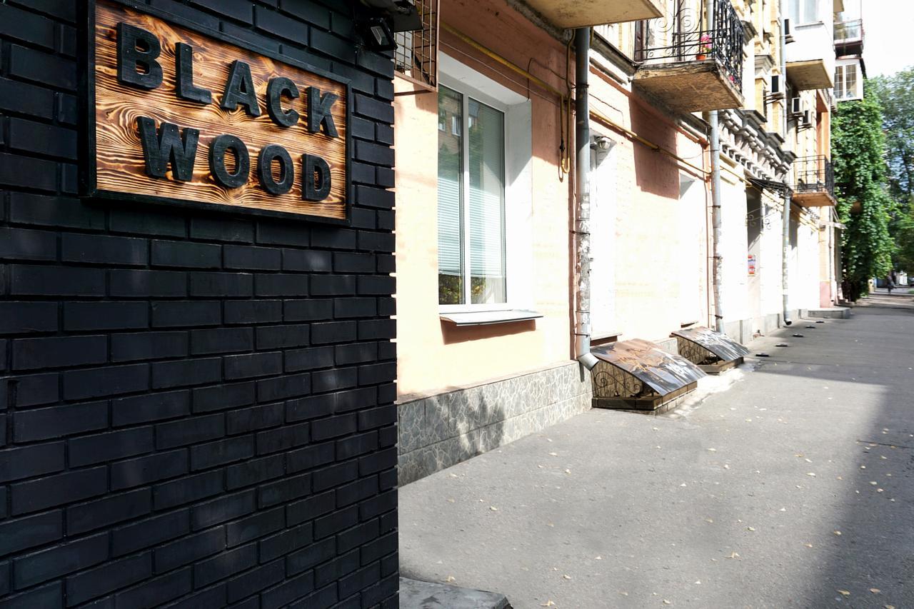 Black Wood Hostel Киев Екстериор снимка