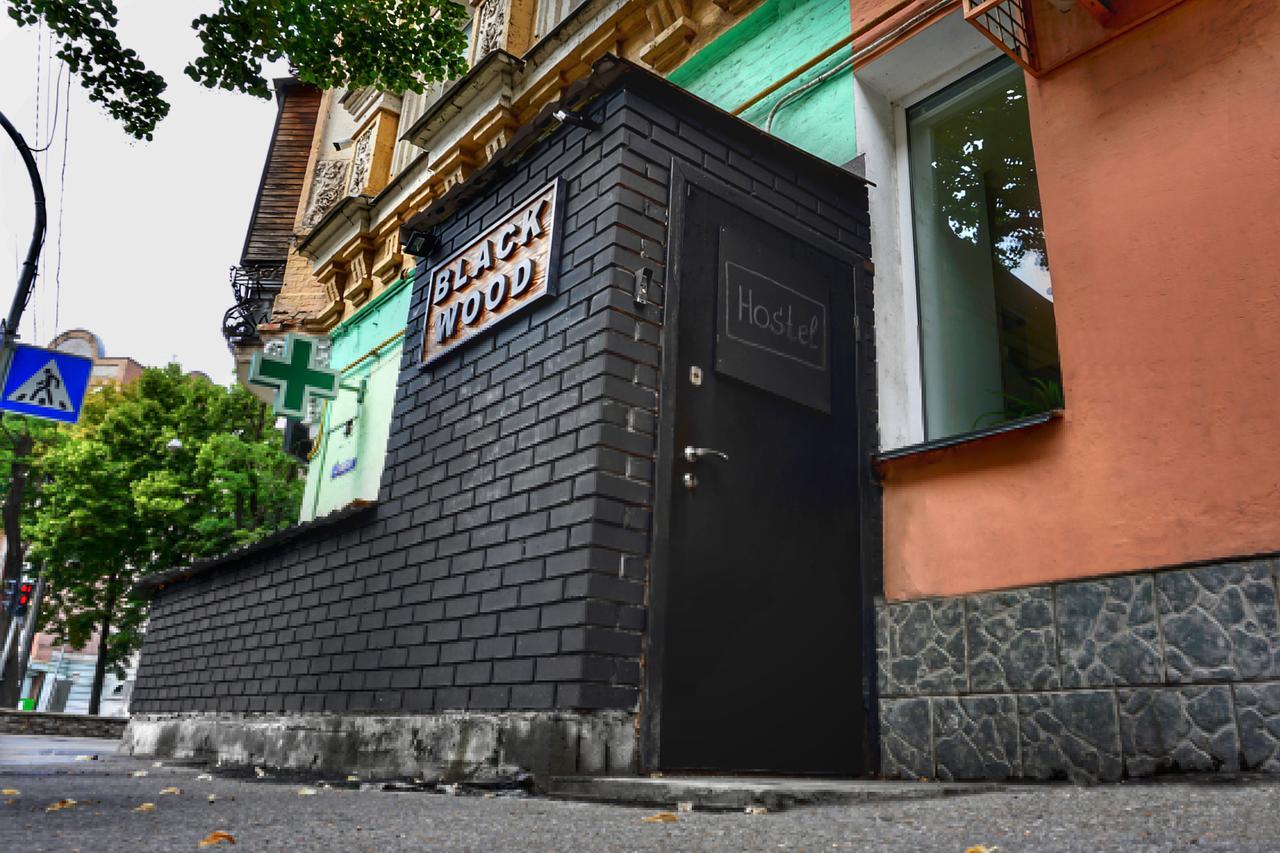 Black Wood Hostel Киев Екстериор снимка