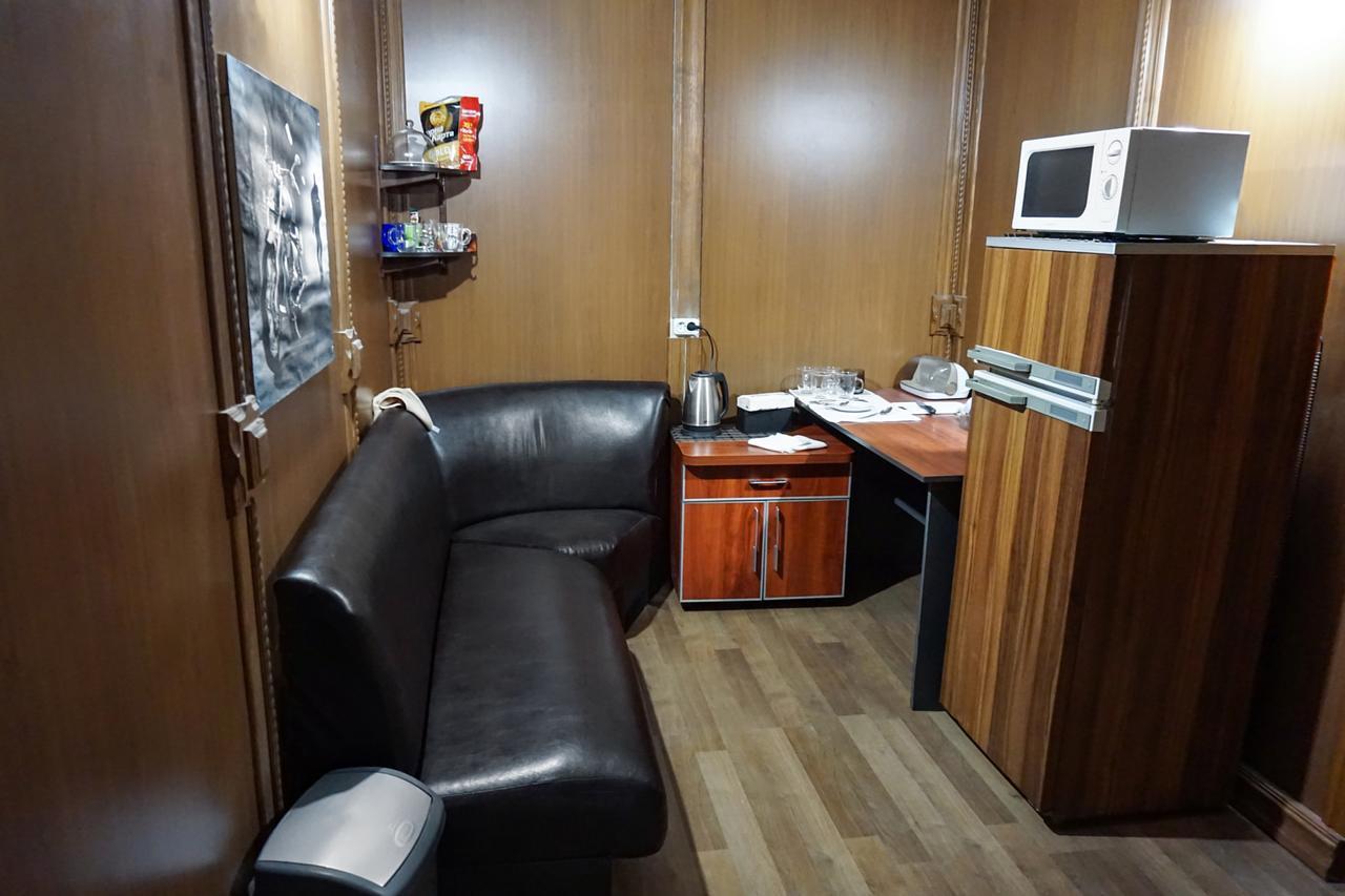 Black Wood Hostel Киев Екстериор снимка