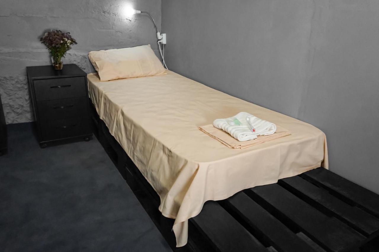Black Wood Hostel Киев Екстериор снимка