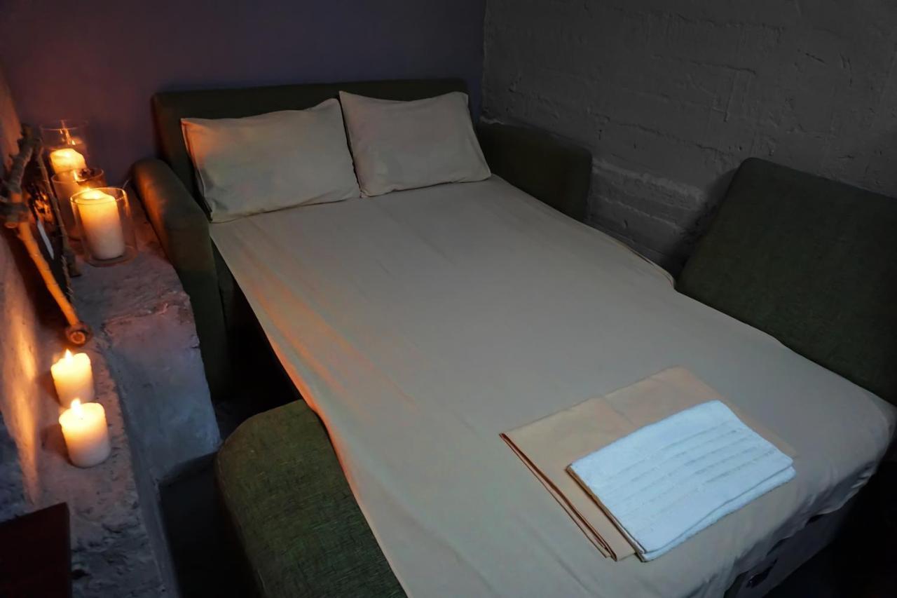 Black Wood Hostel Киев Екстериор снимка