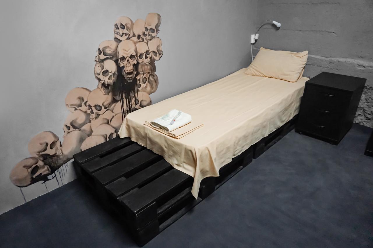 Black Wood Hostel Киев Екстериор снимка